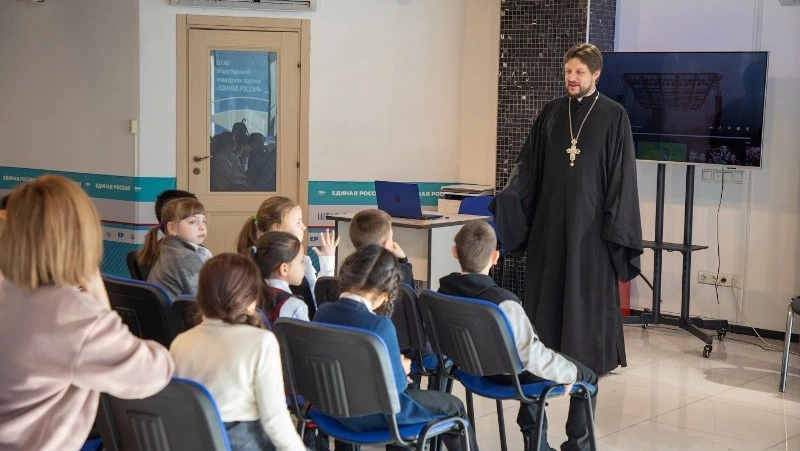 Воспитанникам детского центра «Маячок» рассказали о мемориальном комплексе в ДНР