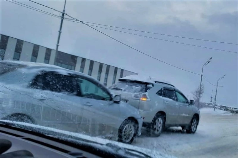 Циклон стал причиной десятков ДТП на Сахалине