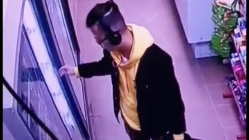 Молодой южносахалинец стащил в «Семерочке» три бутылки пива