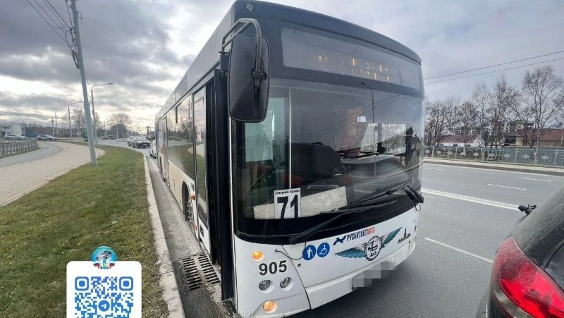 В Южно-Сахалинске пенсионерка упала в автобусе и получила травмы