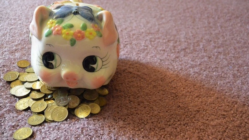 В Холмске центр кино и досуга оставил без зарплаты 95 подростков