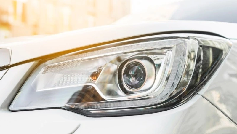 Житель Сахалина украл со склада фары за 40 тысяч рублей 