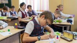 Школьники Сахалина подготовили праздничные открытки для военнослужащих СВО 