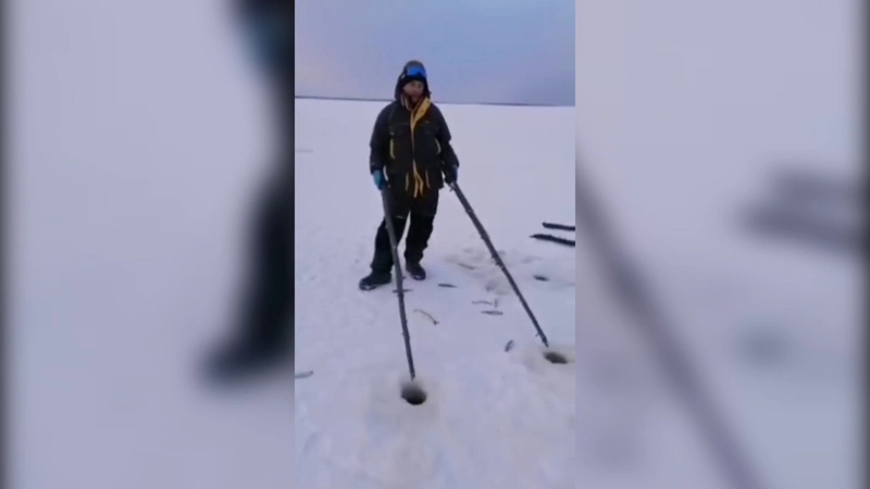 «Улов есть»: сахалинские рыбаки наловили полмешка корюшки на самодельные удочки