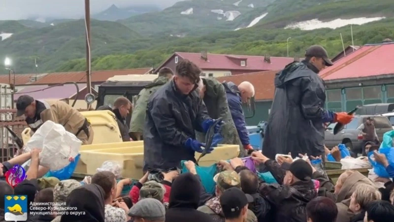 В Северо-Курильске местным жителям бесплатно раздали полторы тонны горбуши