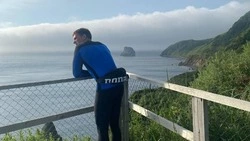 Министр туризма Сахалинской области отработал дыхательную практику на Монероне