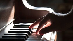 Южно-Сахалинск покупает несколько пианино за 2,7 миллиона рублей