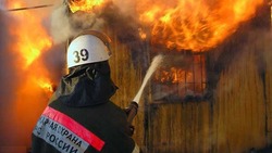 Пожарные потушили двухквартирный дом в Поронайском районе вечером 22 февраля