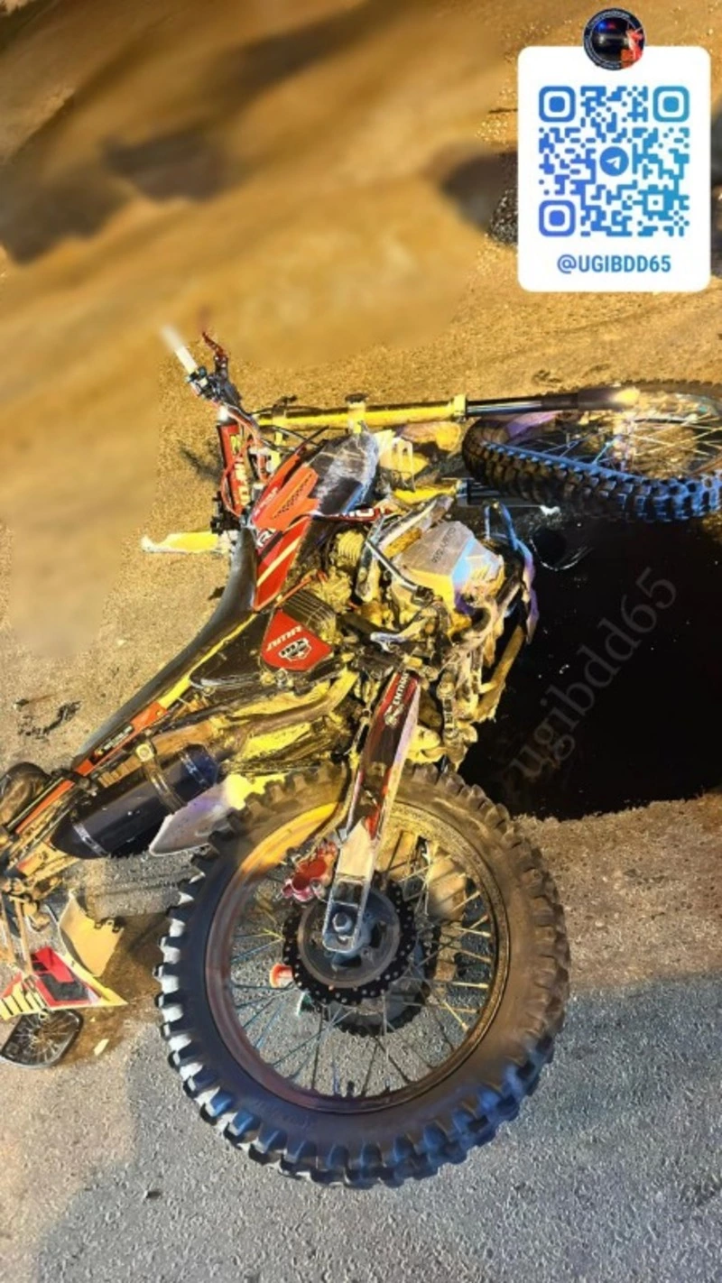 Мотоциклист без прав влетел в Honda Fit в Южно-Сахалинске