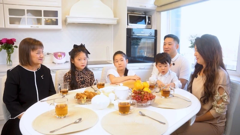 Разговор за чайным столом с Олегом и Викторией Кан смотрите в программе Семейные ценности 25.11.24