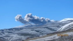 Вулкан Эбеко выбросил пепел на высоту четыре километра 24 апреля