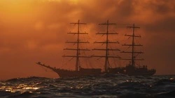 Десятки сахалинцев наблюдали за «Палладой» сквозь туман