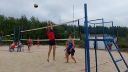 Турнир по пляжному волейболу с участием мировых звезд стартовал в Южно-Сахалинске