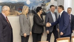 Лимаренко обсудил планы на  год с представителями деловых кругов островного региона