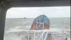 Два нефтетанкера тонут в Керченском проливе: что известно о трагедии на юге России 