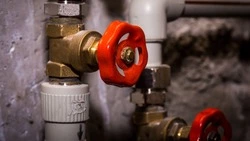 Вода в подвале и ужасный запах в подъезде отравляют будни жителей Южно-Сахалинска