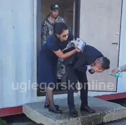 Правоохранители выяснят детали нападения женщины на людей в Углегорском районе