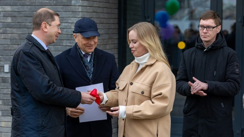 Более 140 медиков получили ключи от новых квартир в Южно-Сахалинске