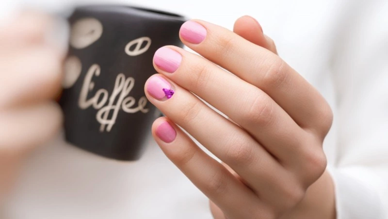 Лунный календарь маникюра на июнь 2025 года: какие даты притянут удачу