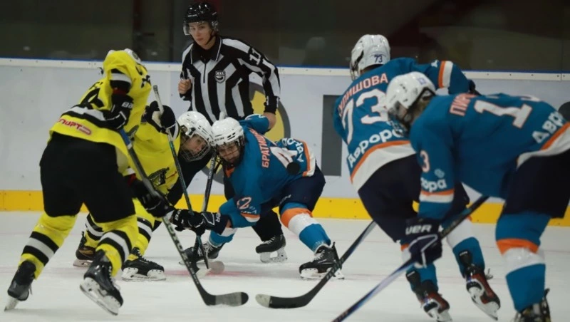 «Тяжелая была игра»: женский хоккейный клуб «Сахалин» одержал вторую победу в дебютной серии 