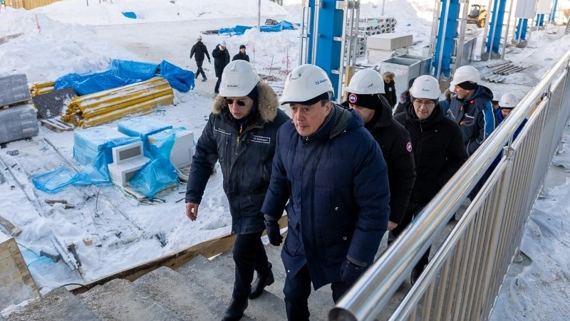 Валерий Лимаренко проверил ход строительства центра водных видов спорта на Сахалине