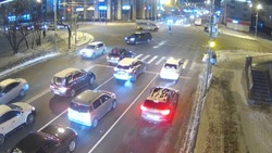 Светофор вышел из строя на перекрестке улиц Ленина — Сахалинская утром 6 декабря