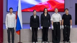 Учащиеся 10-х классов в Южно-Сахалинске рассказали, что для них означает быть гражданином России