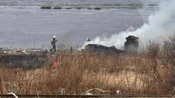 Пожарные оперативно потушили пожар на побережье Невельска