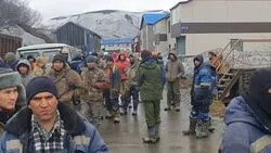 Рискуя рабочими местами, строители в Северо-Курильске пошли требовать зарплату
