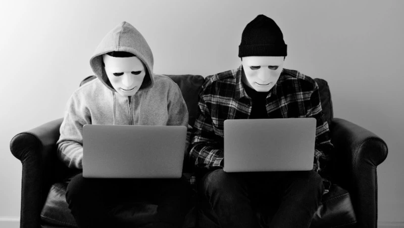 Два жителя Сахалин перевели мошенникам почти 800 тысяч рублей