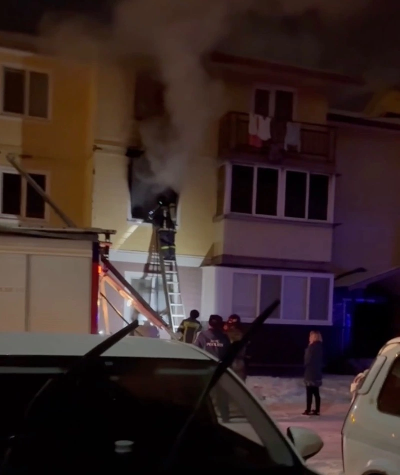 В Южно-Сахалинске загорелась квартира в жилом доме на улице Автомобильной