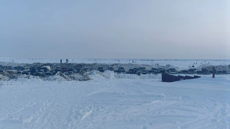 Рыбаки Сахалина снова вышли на лед, несмотря на запрет МЧС 