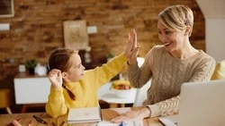  Больше 10 тысяч семей на Сахалине получили единое пособие на детей до 17 лет