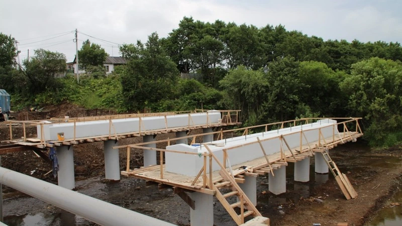 В Корсаковском районе строят мост, который выдержит до 470 тонн
