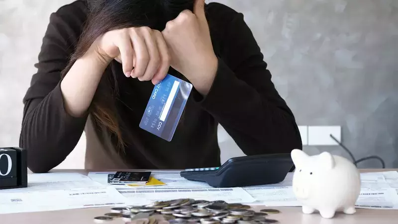 Опрос: почти 50% жителей Южно-Сахалинска никогда не дают денег взаймы