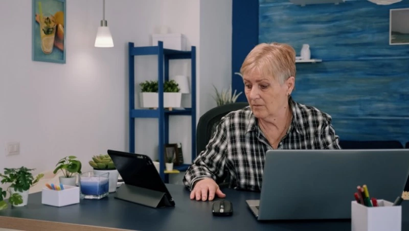 Женщина на Сахалине инвестировала в акции мошенников более 1 млн рублей