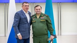 Генерал-лейтенант Дмитрий Глушенков получил кубок «Сахалинского маяка»