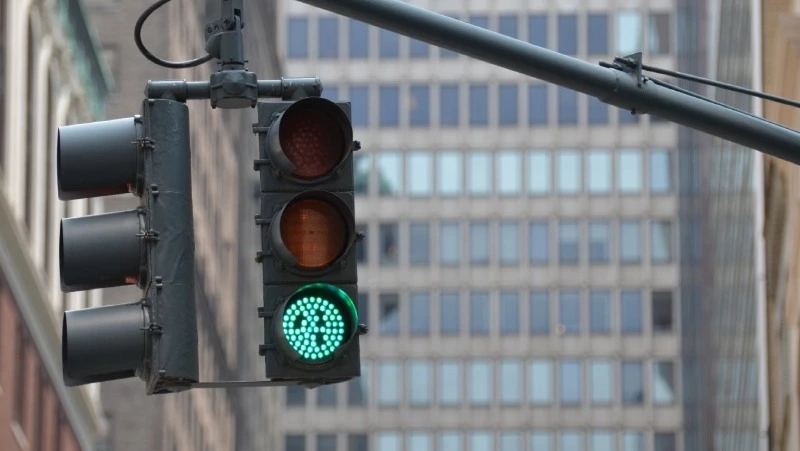 Новый светофор заработал на улице Железнодорожной возле ТД «Зодчий» в Южно-Сахалинске