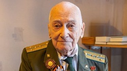 Ветеран ВОВ Леонтий Браславский отметил вековой юбилей на Сахалине