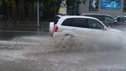 Ливневки не справились с водой после дождя в столице Сахалина