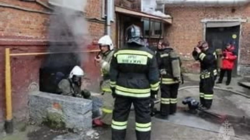 В подвале гимназии № 3 в Южно-Сахалинске вспыхнул пожар