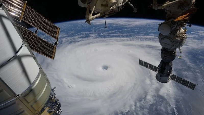 Синоптик: супертайфун «Рагаса», бушующий в Китае, может дойти до Курил