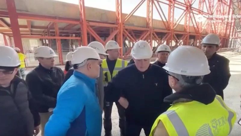 Губернатор проверил ход строительства легкоатлетического манежа в Южно-Сахалинске