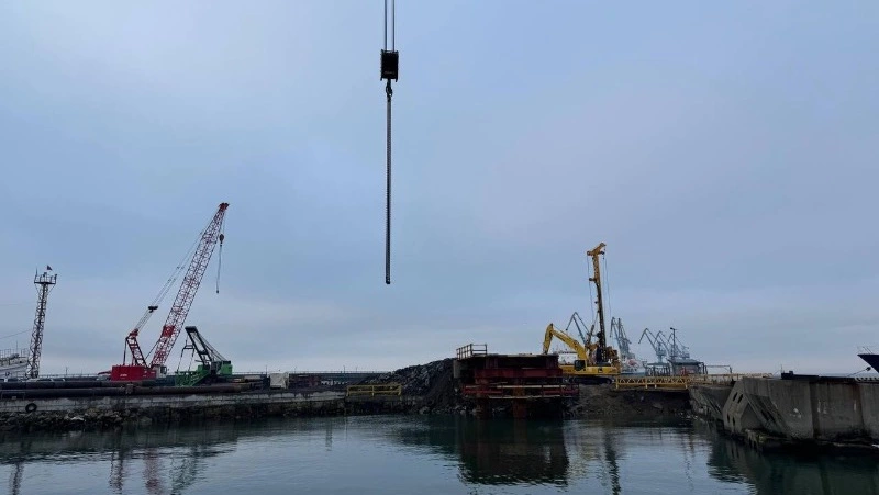 Министр транспорта Жоголев проинспектировал ход реконструкции порта Корсакова