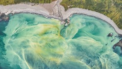 Фото с места выноса из реки в Охотское море показали путешественники на Курилах