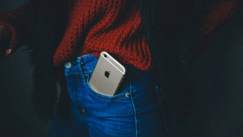 Ночь с подругой закончилась для сахалинца потерей телефона