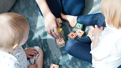 Суд рассмотрит дело о неуплате алиментов и уклонении от обязательных работ в Томари