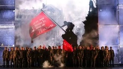 «Из памяти каждого складывается память народа»: 9 мая в Корсакове показали музыкальный спектакль