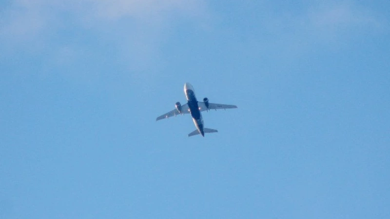 Летевший в Южно-Сахалинск самолет столкнулся с технической проблемой в полете