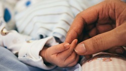 Специалисты Сахалинстата опубликовали данные о рождаемости в преддверии Дня матери